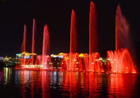 水艺音乐喷泉厂家推荐音乐喷泉的灯光效果设计案例